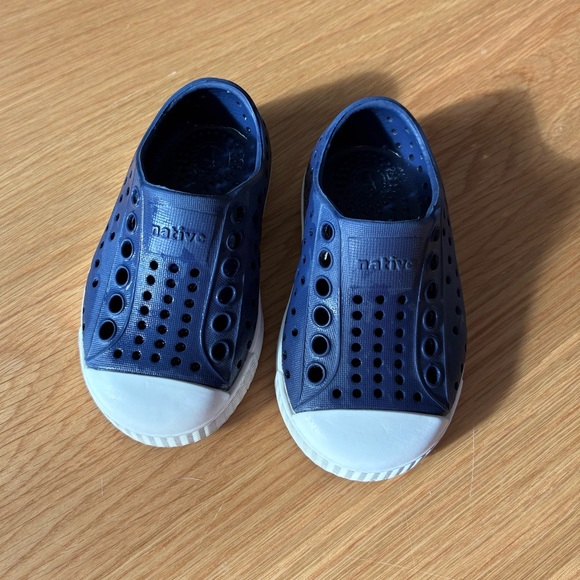 Native Jefferson Navy Size 4 - Picture 1 of 4